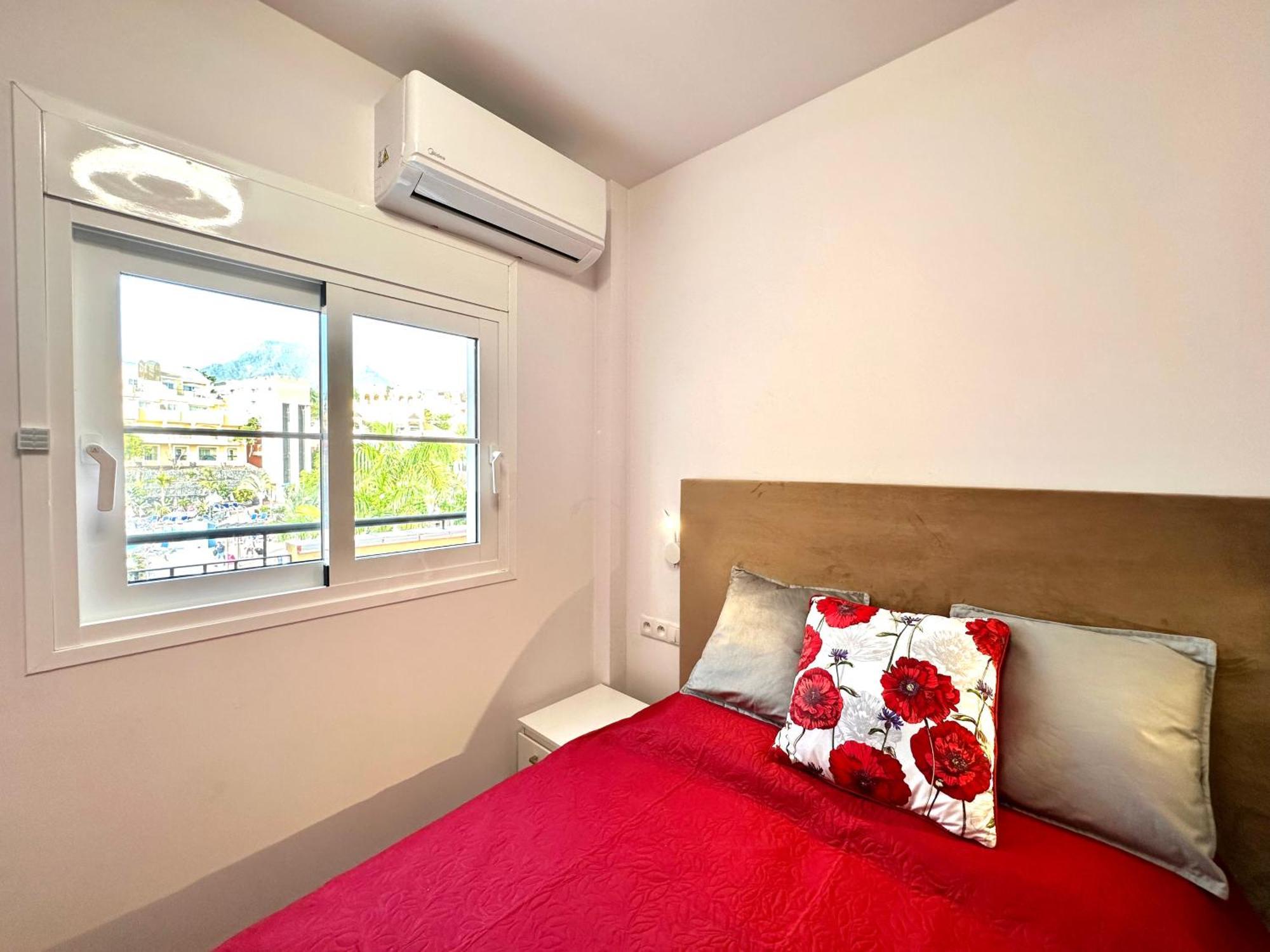 Sunset Apartment 2 & Heated Pool Los Cristianos  Extérieur photo